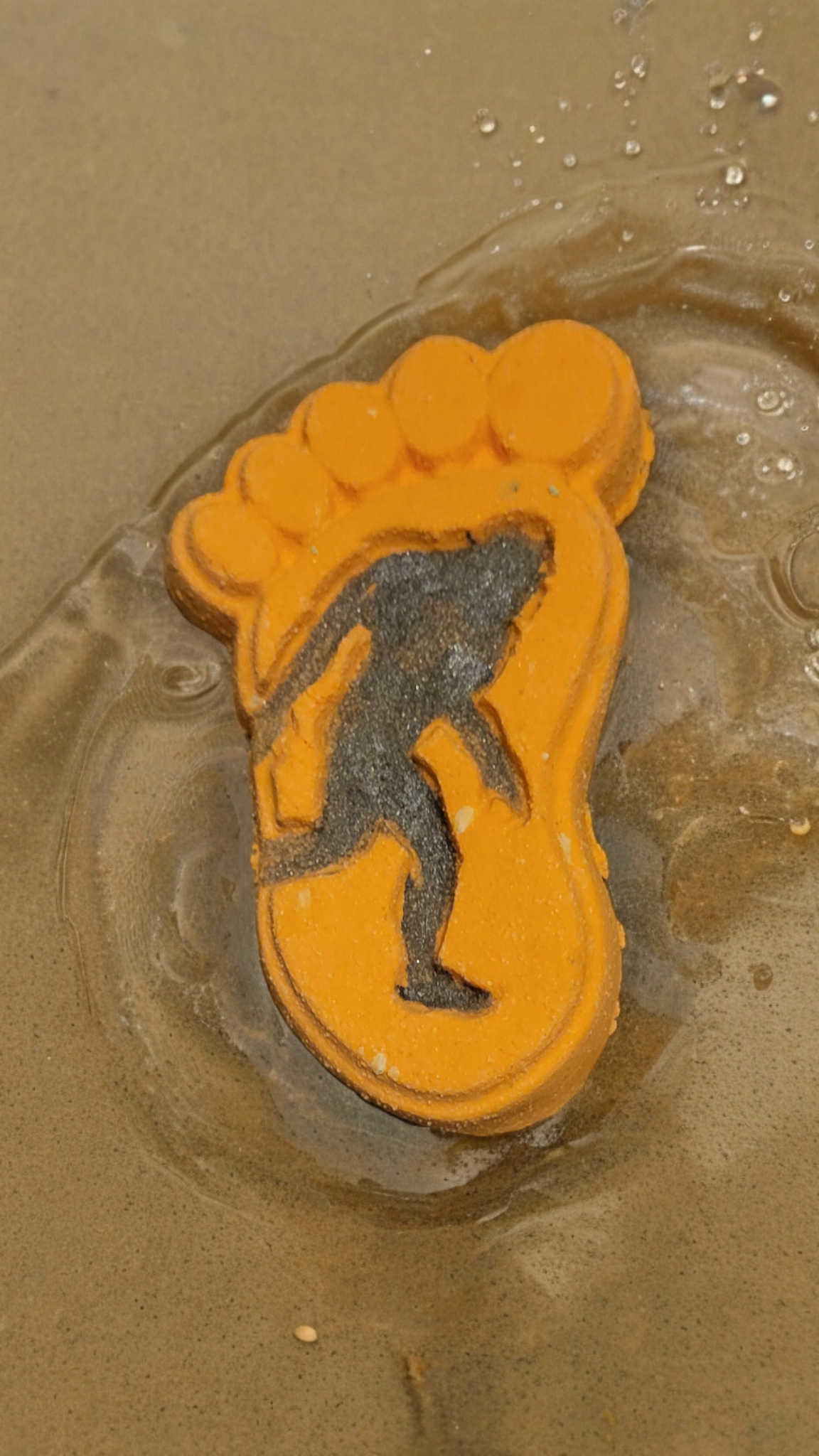 Big Foot Bath Bomb in Honey Clementine