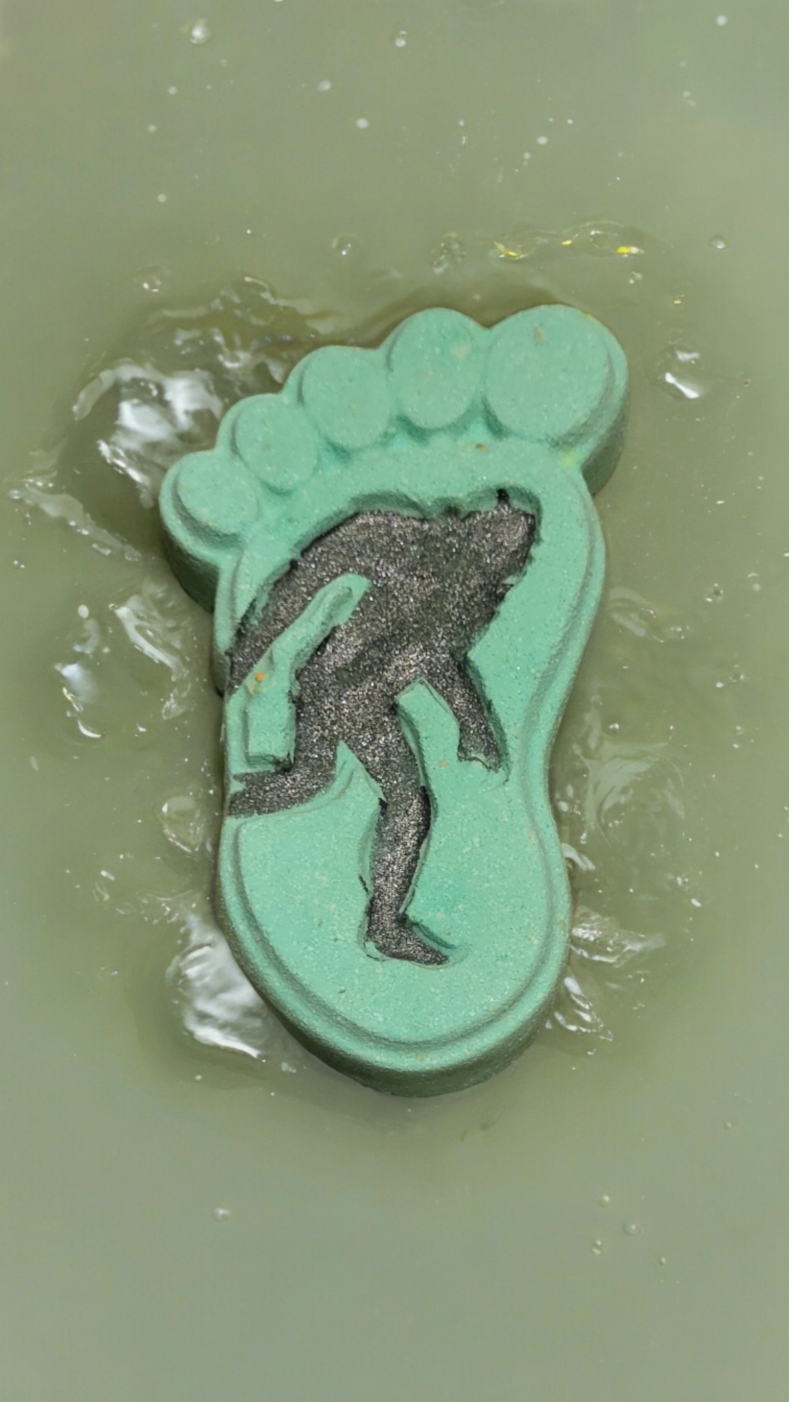 Big Foot Bath Bomb in Passion Fruit and Guava