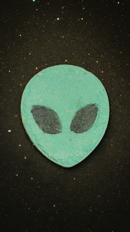 Alien Bath Bomb in Passion Fruit and Guava